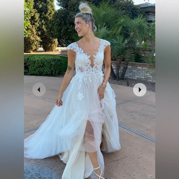 GALINA SIGNATURE
illusion plunge lace appliqued wedding dress - Picture 2 of 8